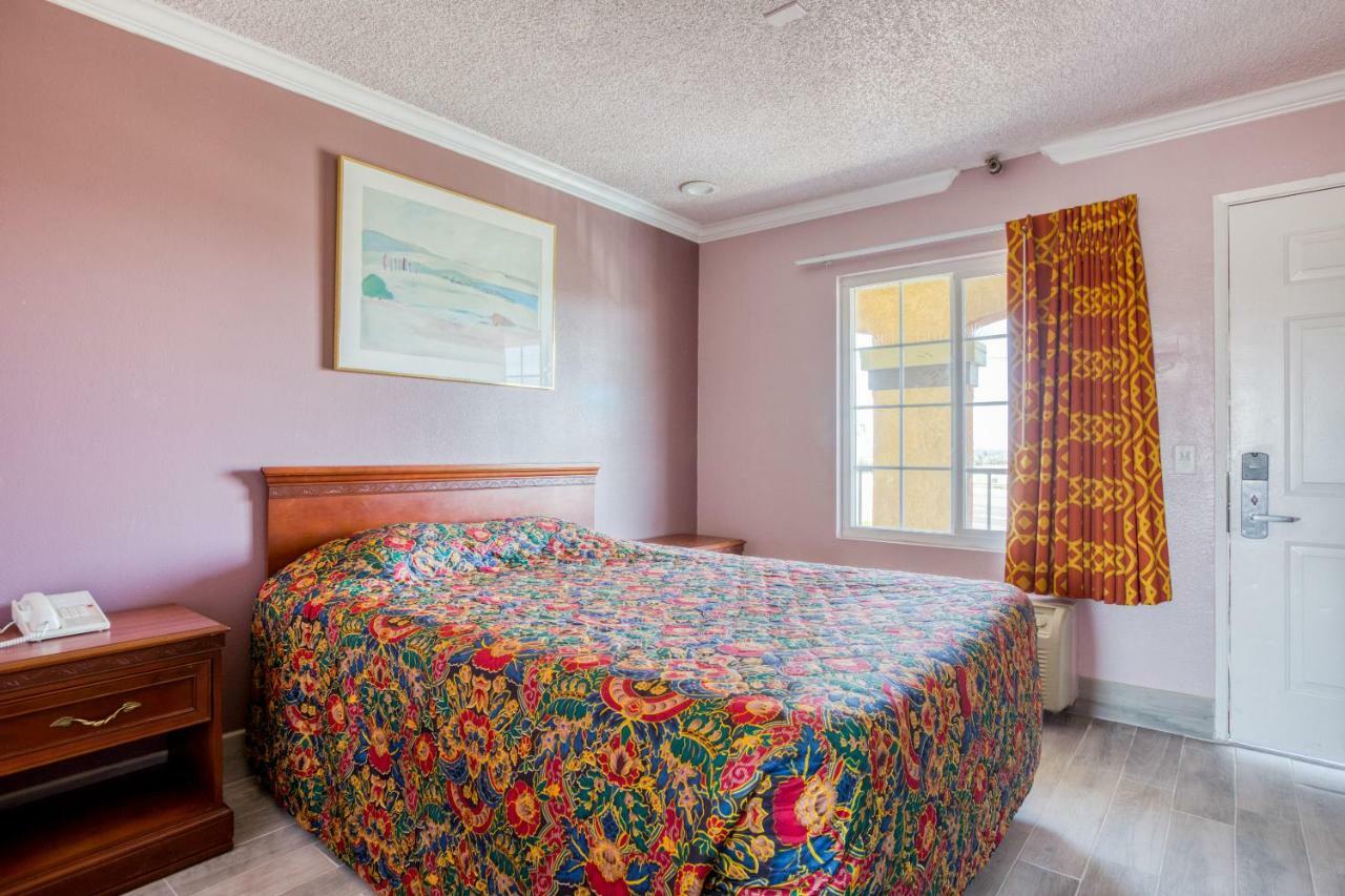 Hotel Corona Ca - Hwy 91 Esterno foto
