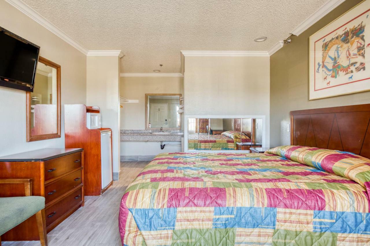 Hotel Corona Ca - Hwy 91 Esterno foto