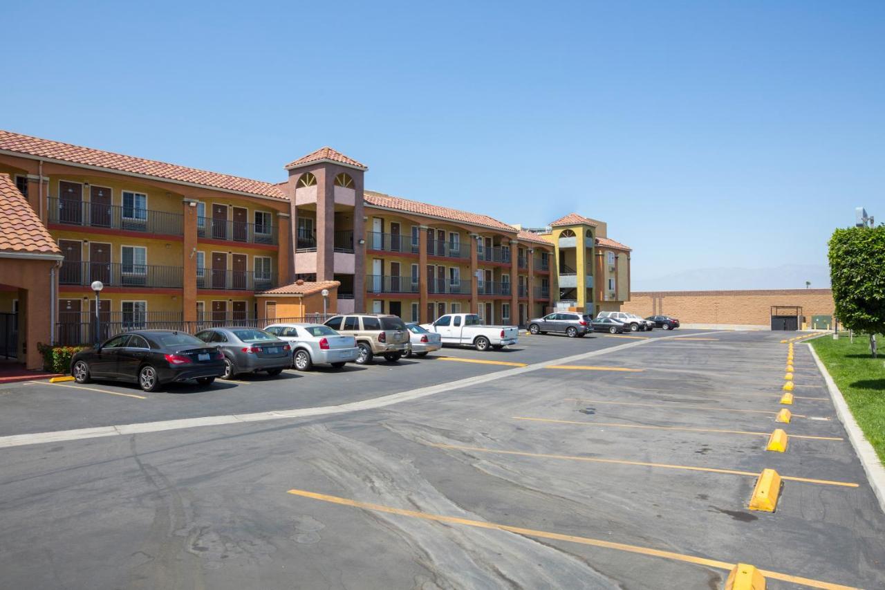 Hotel Corona Ca - Hwy 91 Esterno foto